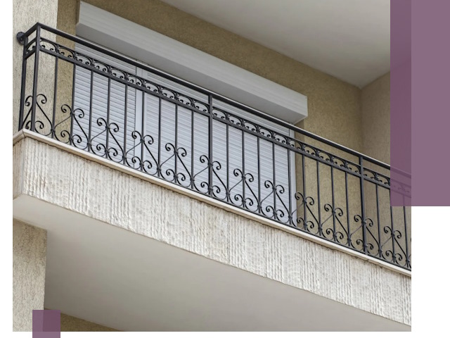 Балконные ограждения из металла и стекла в Реутове для домов