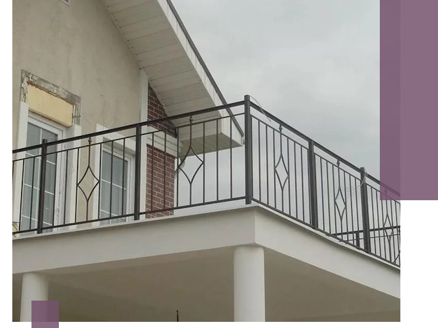 Изготовление балконных ограждений в Реутове из металла и стекла