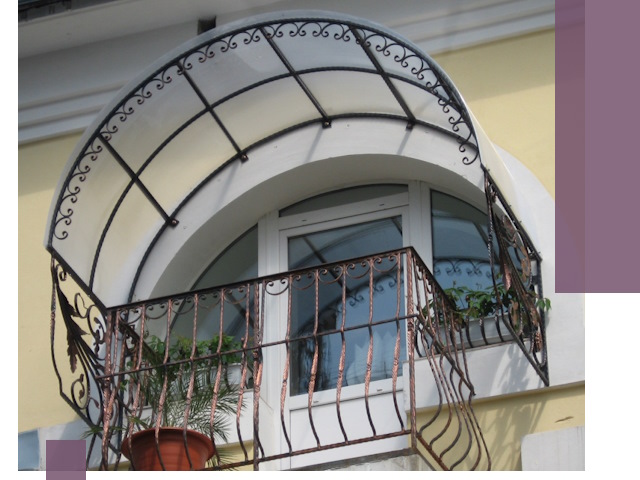 Козырьки над балконом в Реутове — изготовление и монтаж